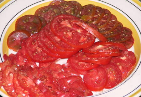 sliced tomato goodness